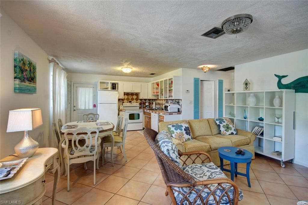 4231 Mariner LN BONITA SPRINGS, FL 34134