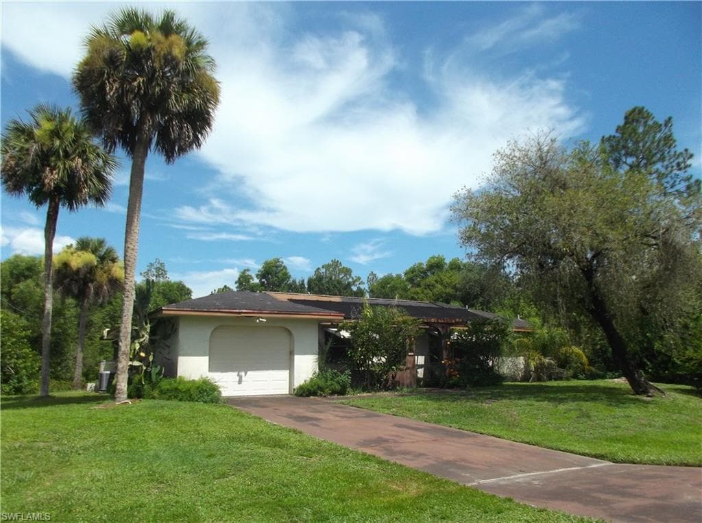 1020 Columbus AVE LEHIGH ACRES, FL 33972