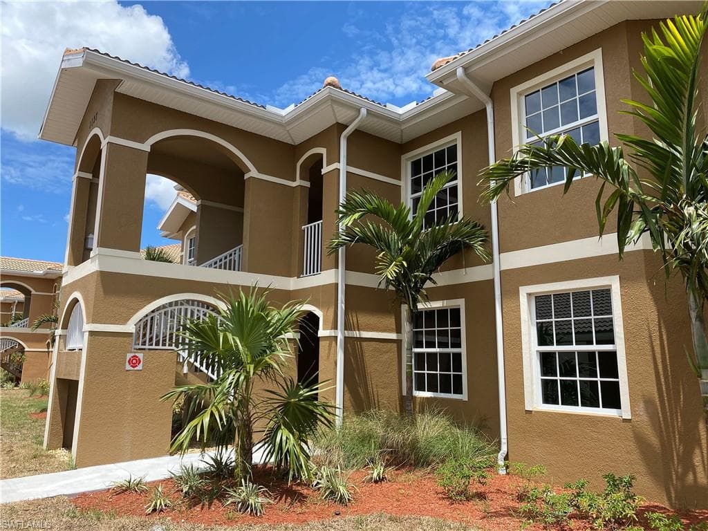 1137 Winding Pines CIR 202 CAPE CORAL, FL 33909