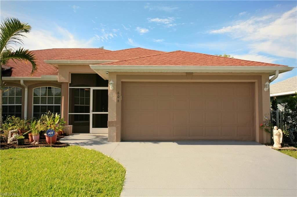 606 SE 6th TER CAPE CORAL, FL 33990