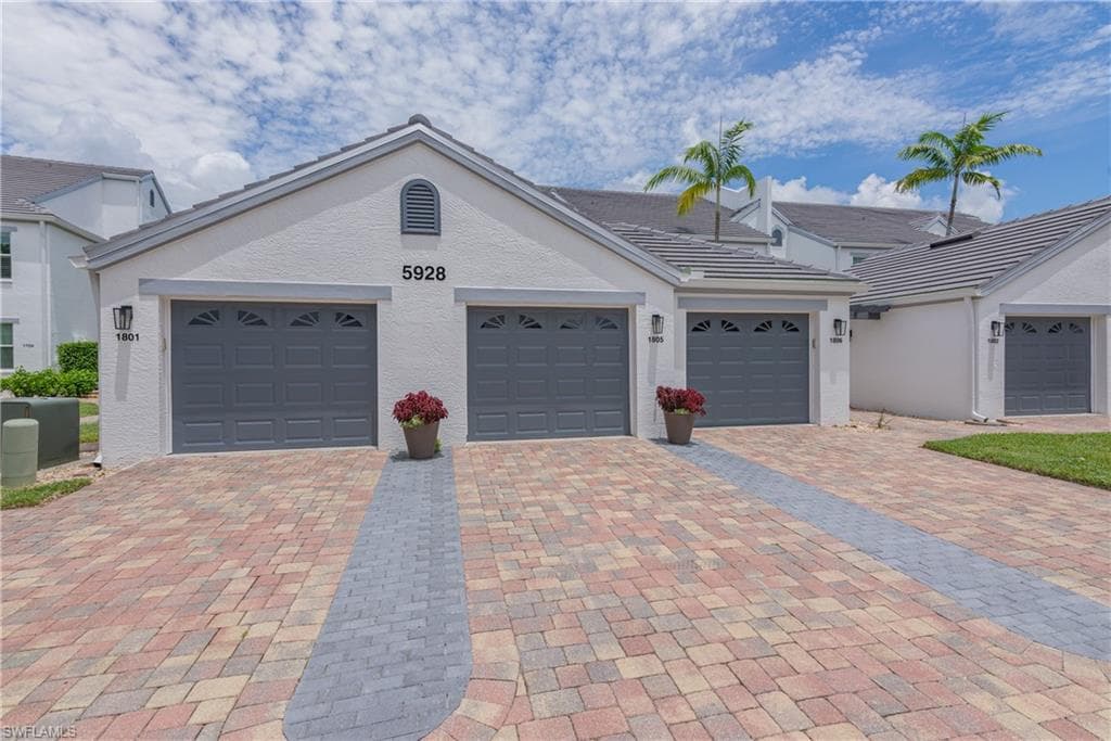 5928 Sand Wedge LN 1805 NAPLES, FL 34110