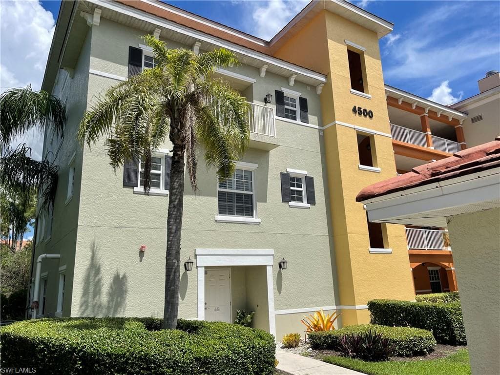 4500 Botanical Place CIR 301 NAPLES, FL 34112