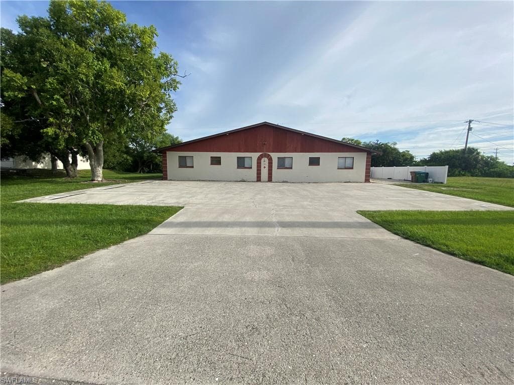 709 SE 8th TER CAPE CORAL, FL 33990