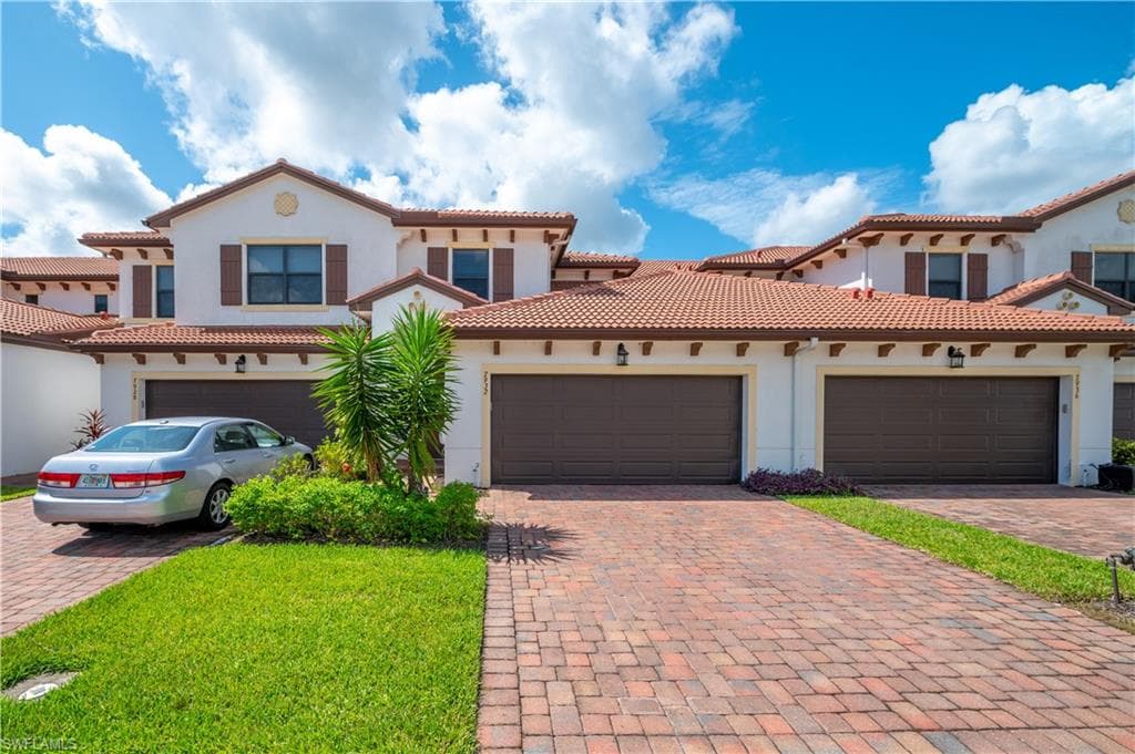 7932 Bristol CIR NAPLES, FL 34120