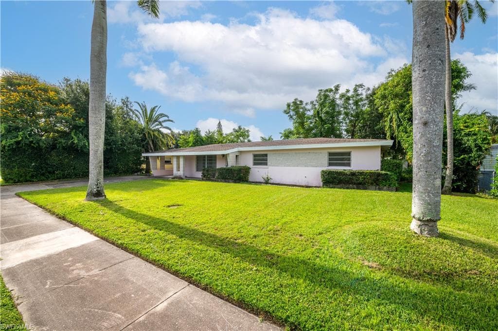 1420 Moreno AVE FORT MYERS, FL 33901