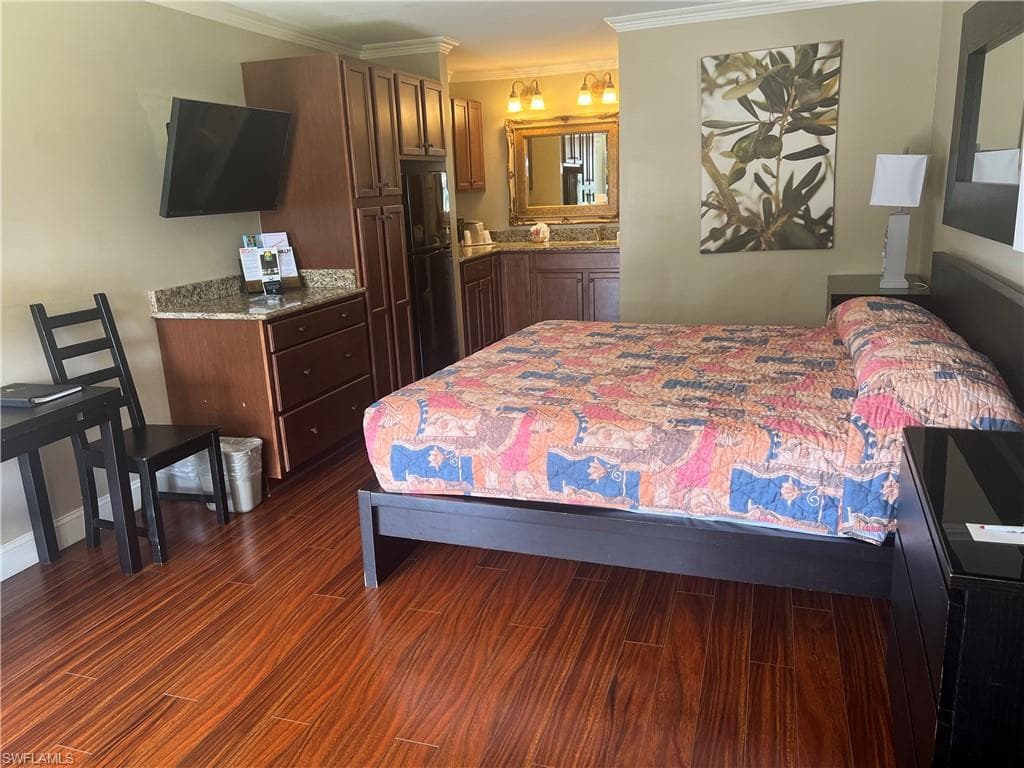 2555 Tamiami TRL N 237 NAPLES, FL 34103