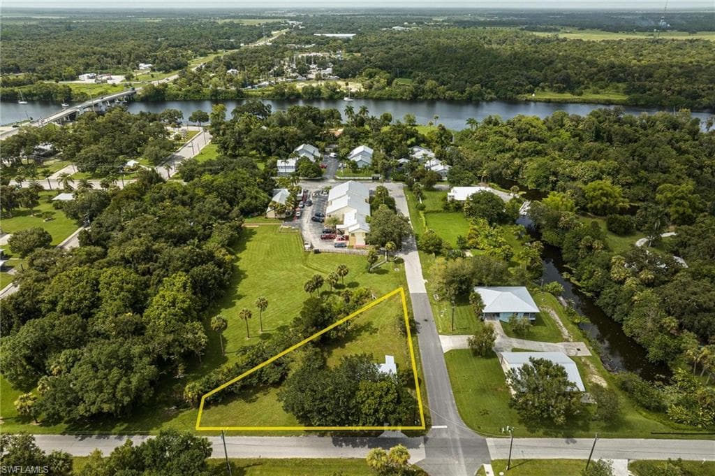 212 Fort Thompson AVE LABELLE, FL 33935