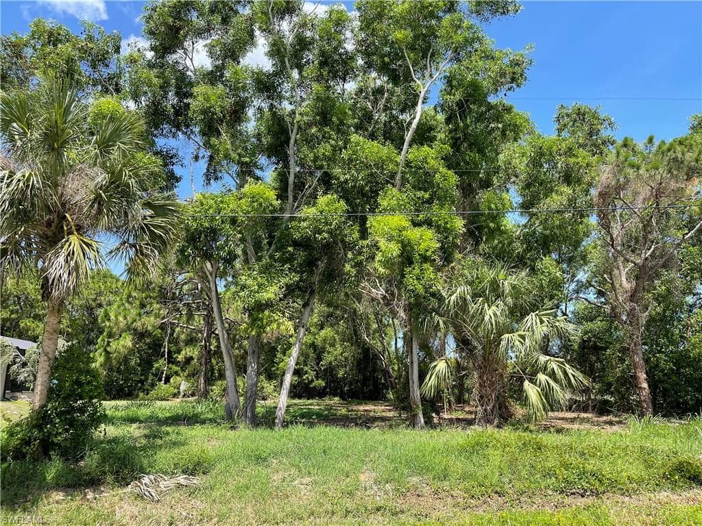 11481 OAKLAND DR BOKEELIA, FL 33922