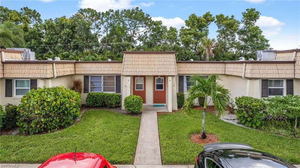 90 Pioneer CT FORT MYERS, FL 33919