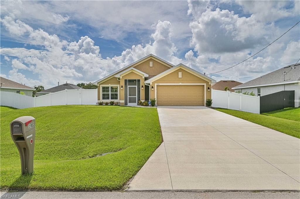1952 Redmont AVE LEHIGH ACRES, FL 33972