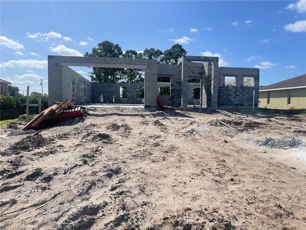 3405 27th ST SW LEHIGH ACRES, FL 33976