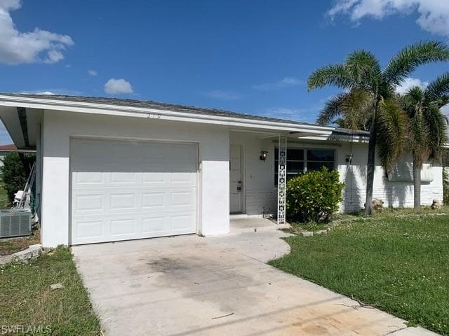 219 Santa Monica CT CAPE CORAL, FL 33904