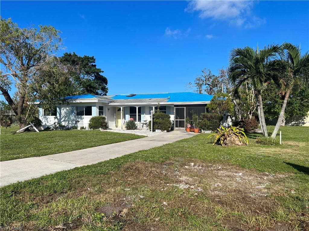 5154 York CT CAPE CORAL, FL 33904