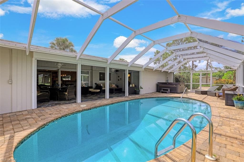 8719 Crest LN FORT MYERS, FL 33907