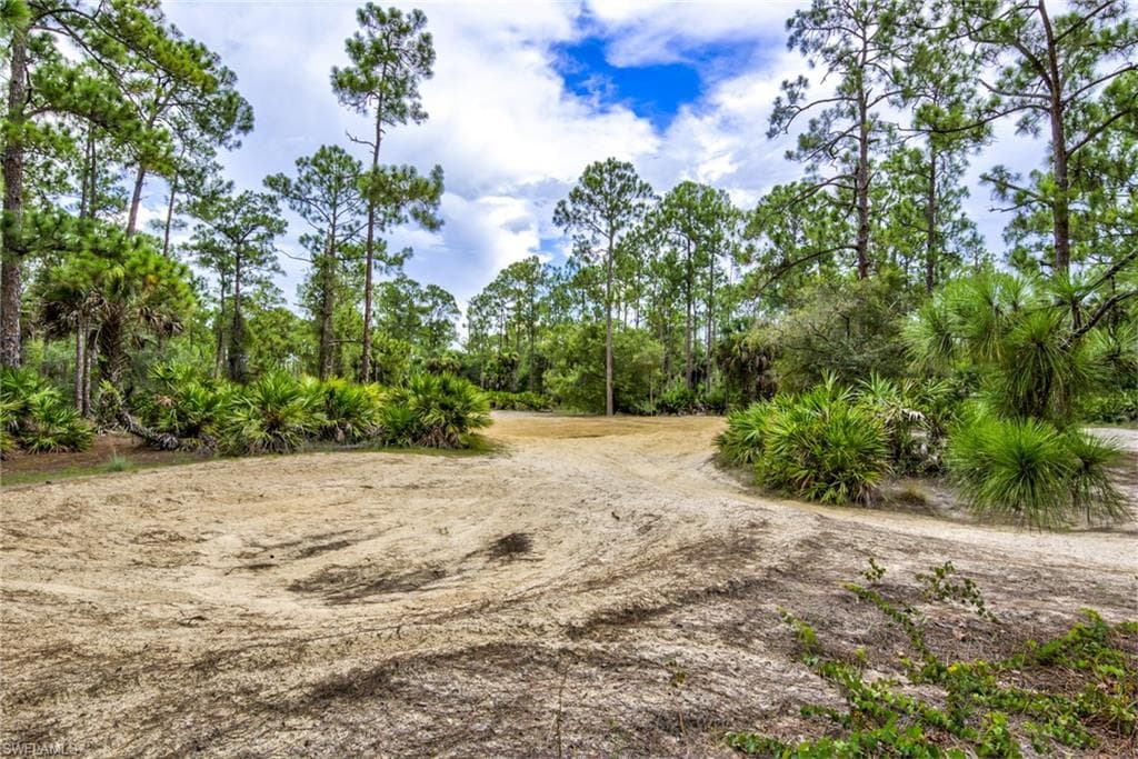 6 Moore AVE LEHIGH ACRES, FL 33936