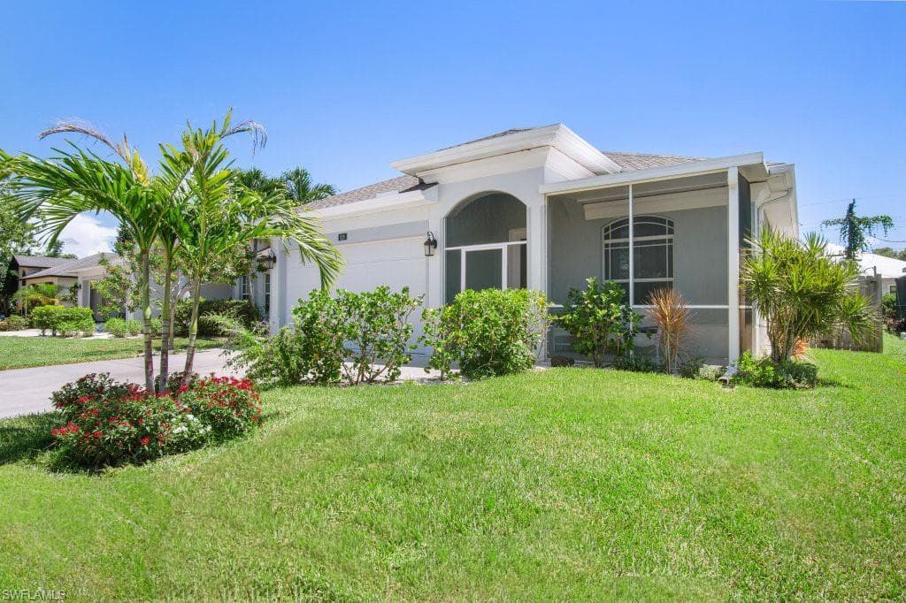 828 106th AVE N NAPLES, FL 34108