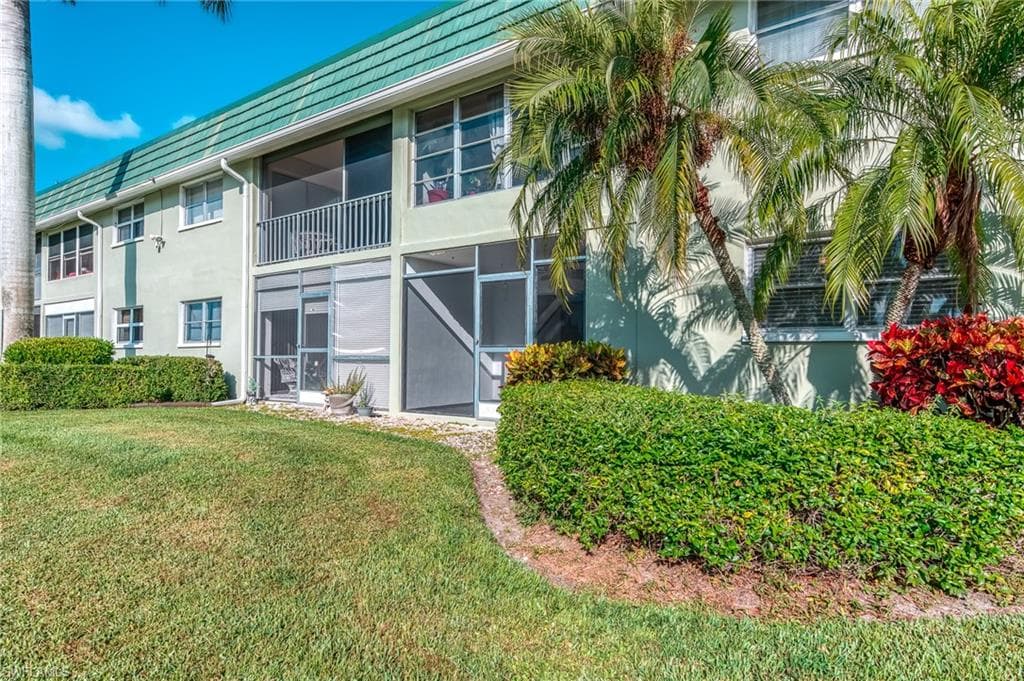 300 Valley Stream DR D-5 NAPLES, FL 34113