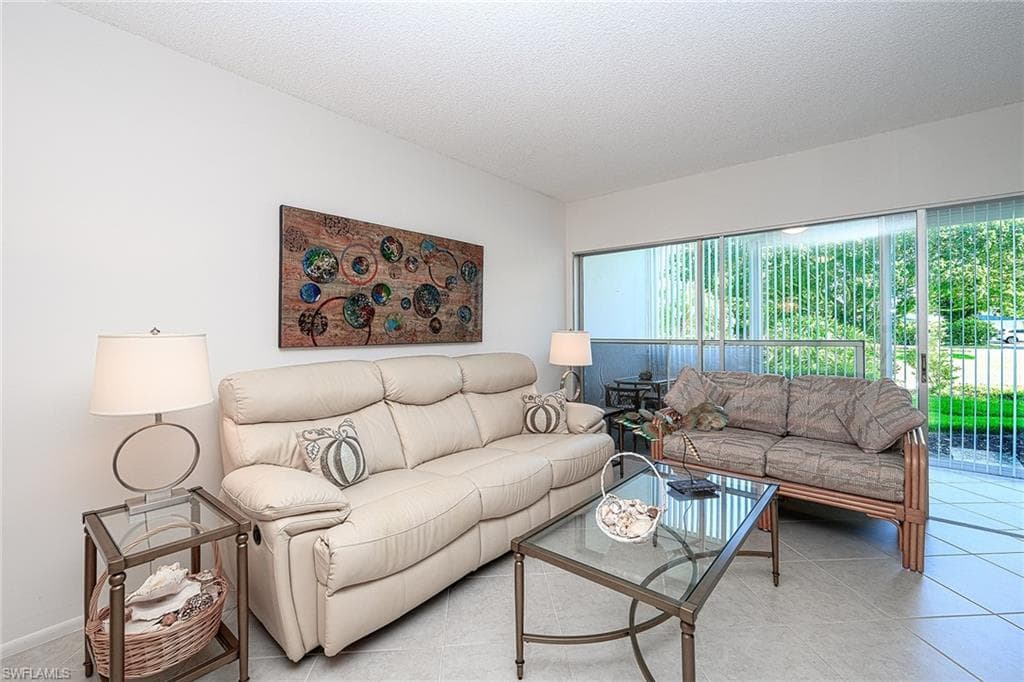 688 Broad AVE S J688 NAPLES, FL 34102
