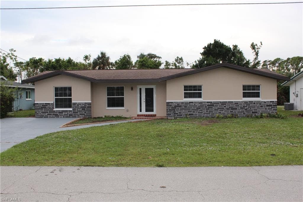 1849 Inlet DR NORTH FORT MYERS, FL 33903