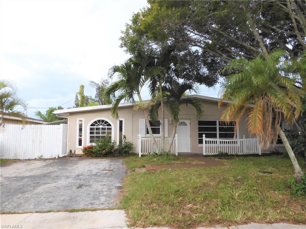 4291 Lagg AVE FORT MYERS, FL 33901