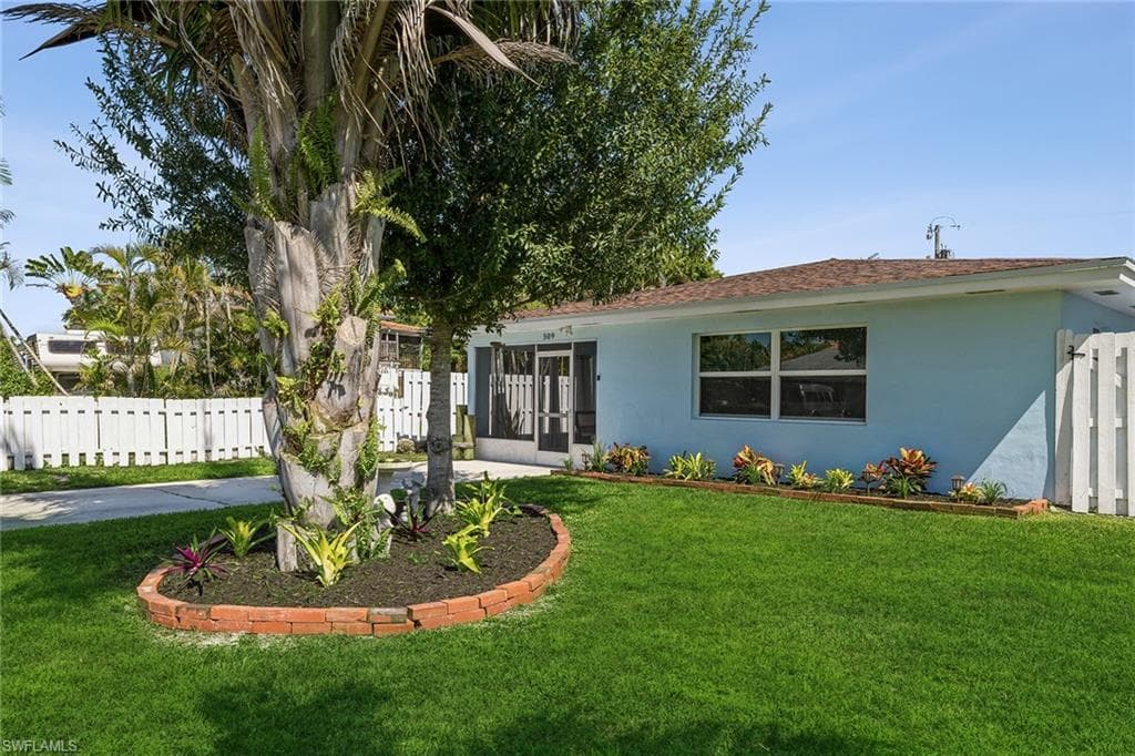 509 106th AVE N NAPLES, FL 34108