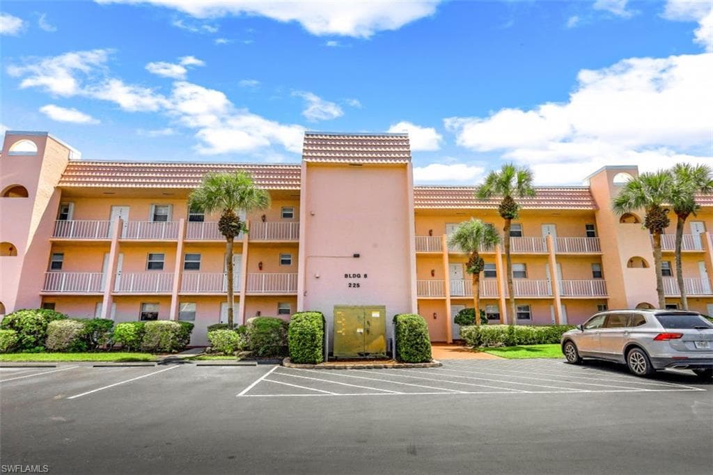 225 Turtle Lake CT 304 NAPLES, FL 34105