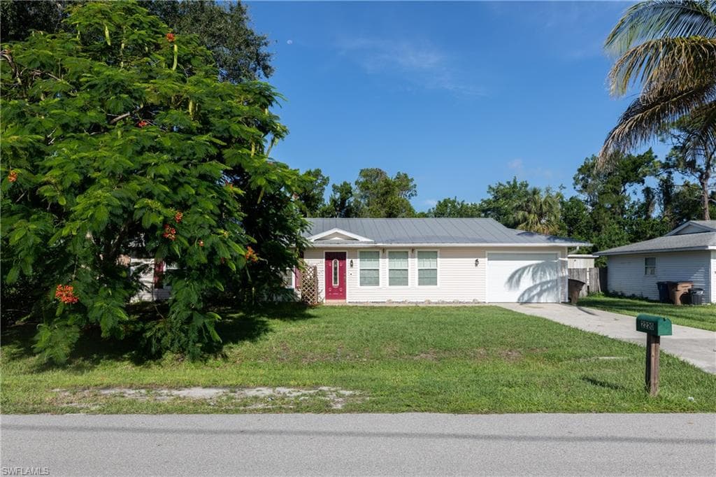 2220 Safe Harbour CT ALVA, FL 33920