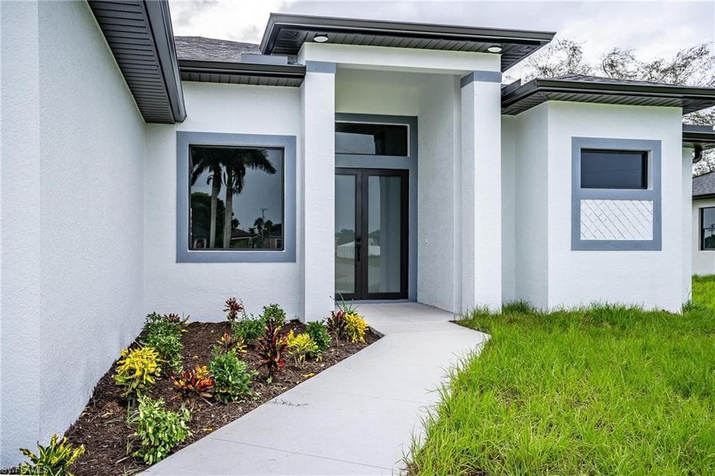 324 31st PL CAPE CORAL, FL 33991