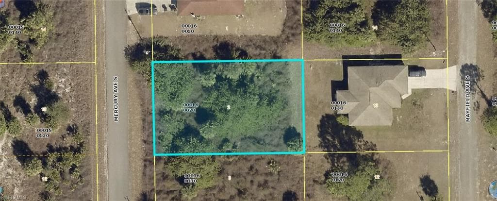 911 Mercury AVE S LEHIGH ACRES, FL 33974