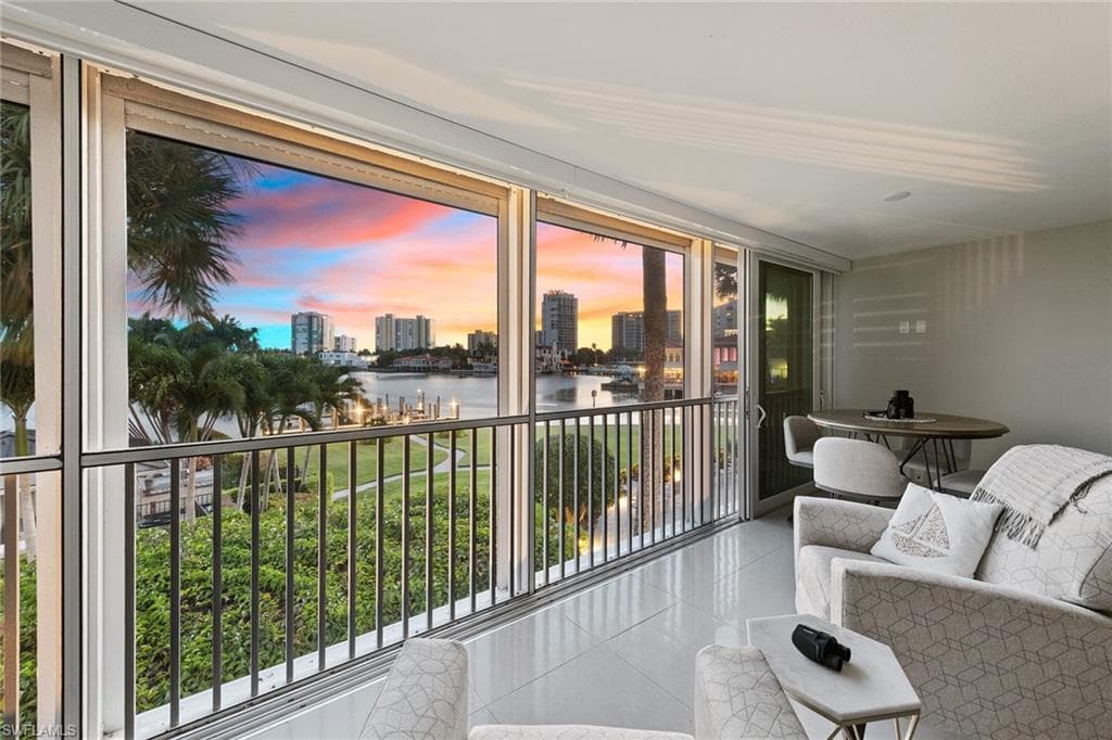 250 Park Shore DR 101 NAPLES, FL 34103