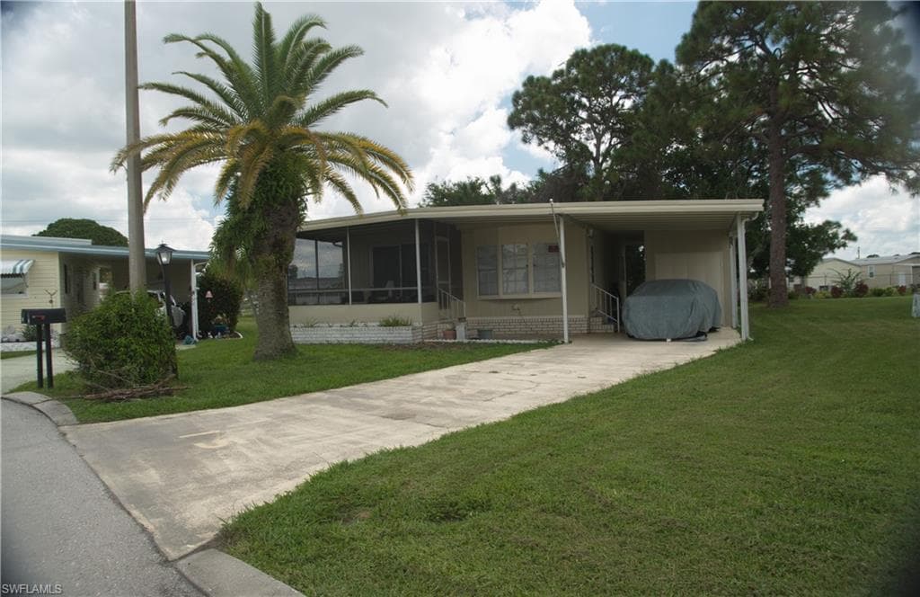 15 Middleton CT NORTH FORT MYERS, FL 33903