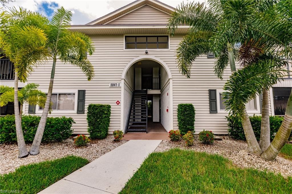 8041 S Woods CIR 11 FORT MYERS, FL 33919