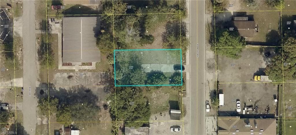 2250 Henderson AVE FORT MYERS, FL 33916