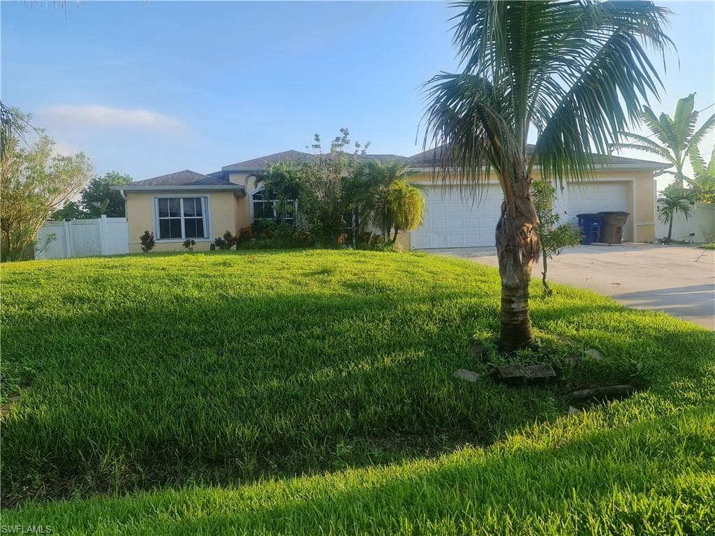 3206 38th ST SW LEHIGH ACRES, FL 33976