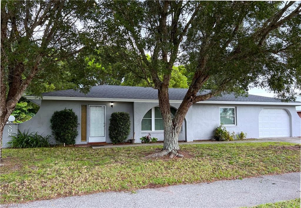 808 W Alverdez AVE CLEWISTON, FL 33440
