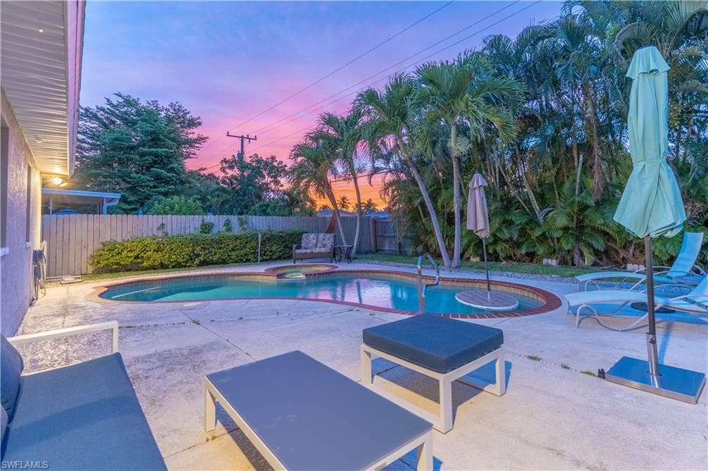819 96th AVE N NAPLES, FL 34108