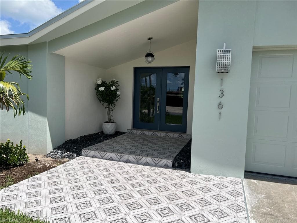 1361 Lake Shore DR NAPLES, FL 34103