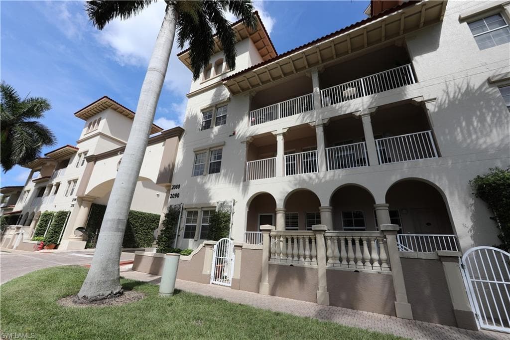 2080 W First ST 204 FORT MYERS, FL 33901