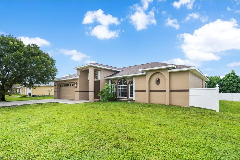 208 Mossrosse ST FORT MYERS, FL 33913