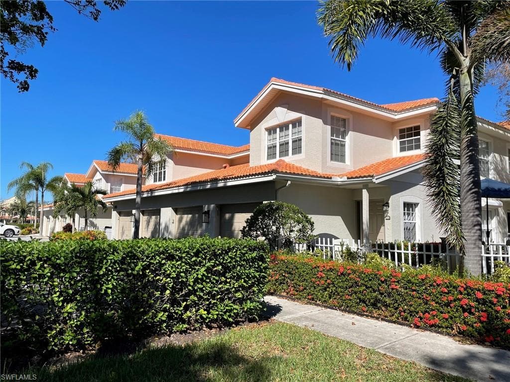 2426 Orchid Bay DR F-104 NAPLES, FL 34109