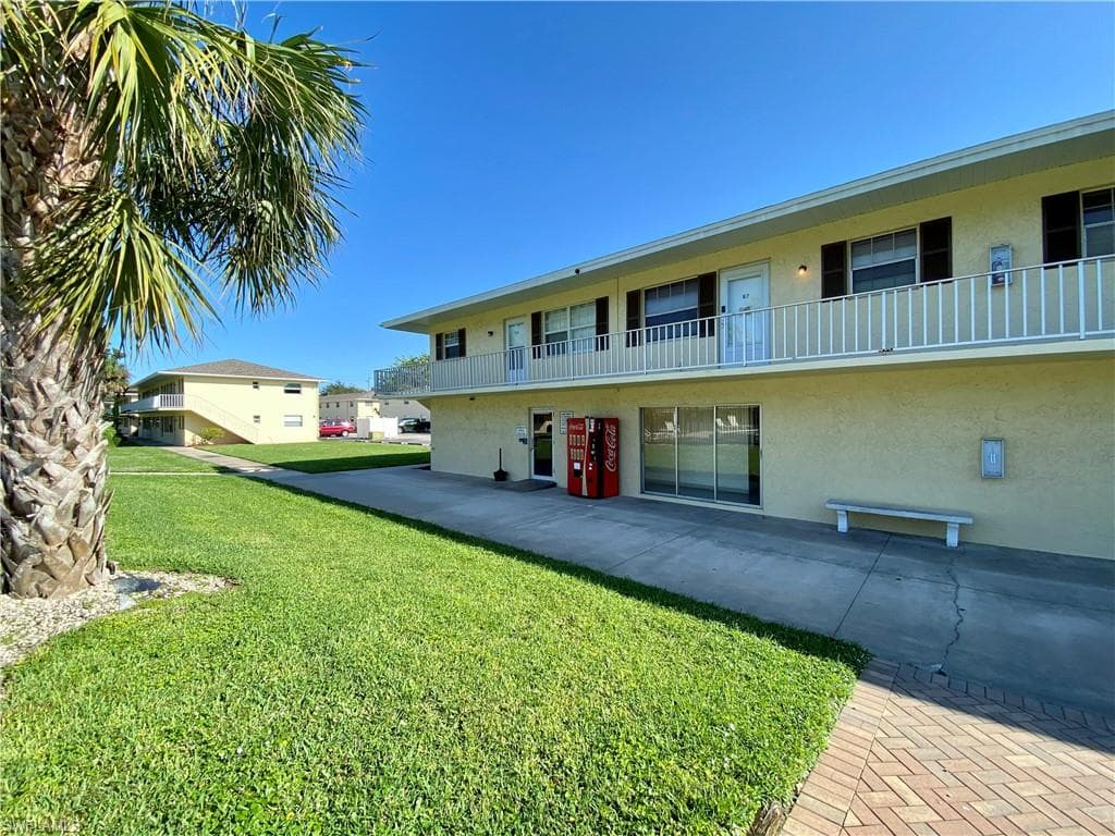 3325 Airport Pulling RD N T7 NAPLES, FL 34105