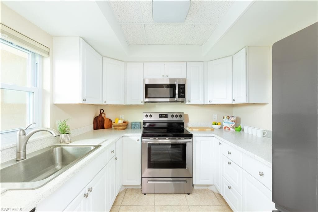 5467 Rattlesnake Hammock RD 202C NAPLES, FL 34113