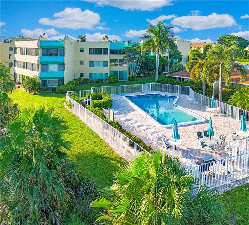 955 Palm View DR B-307 NAPLES, FL 34110