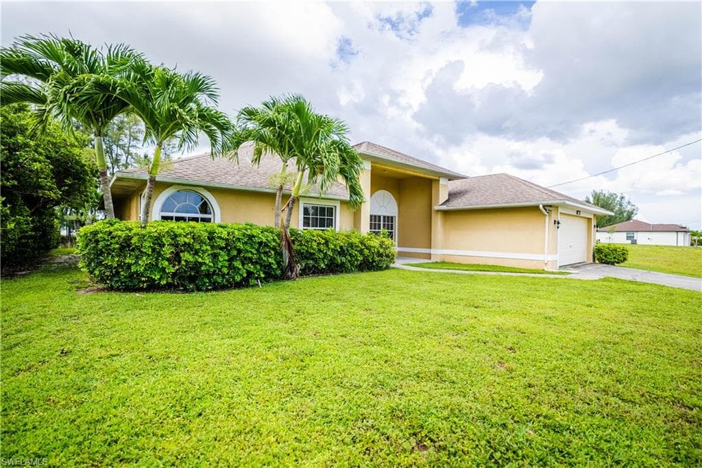 923 SW 28th TER CAPE CORAL, FL 33914