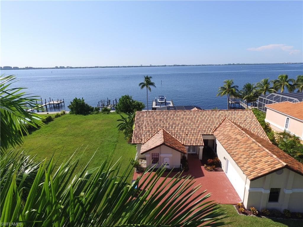 334 Bayshore DR CAPE CORAL, FL 33904