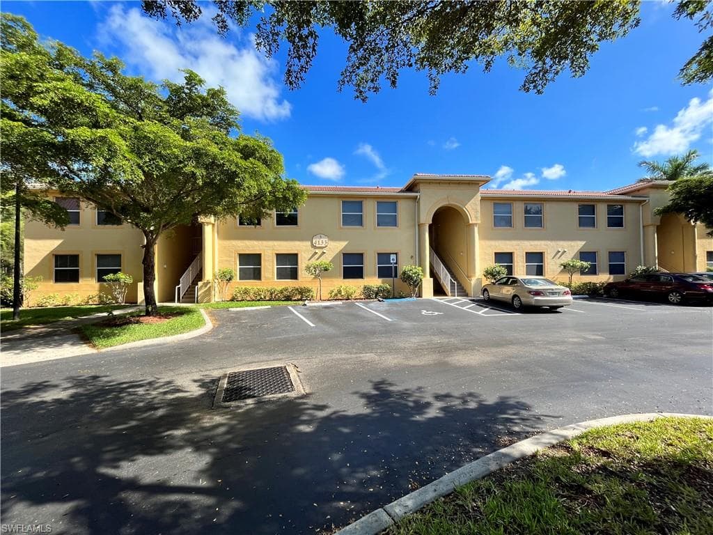 4133 Bellasol CIR 321 FORT MYERS, FL 33916