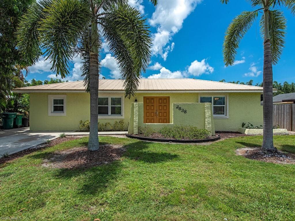 2838 Ponce De Leon DR NAPLES, FL 34105