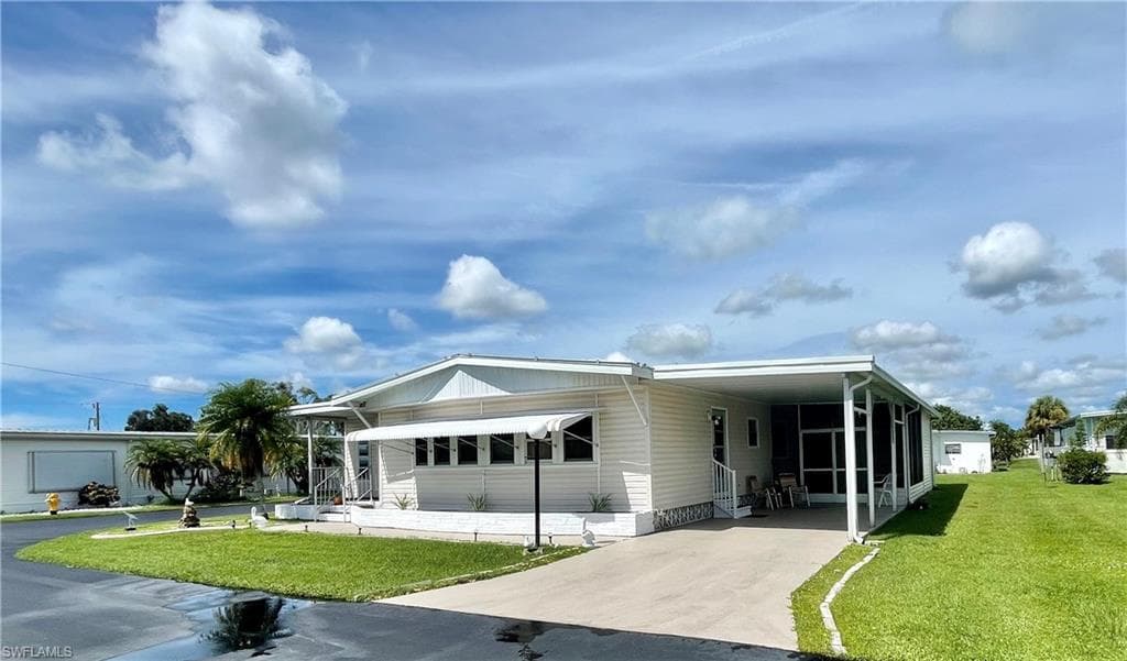 694 Dream LN NORTH FORT MYERS, FL 33917