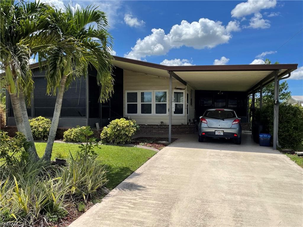 3133 Longview DR NORTH FORT MYERS, FL 33917