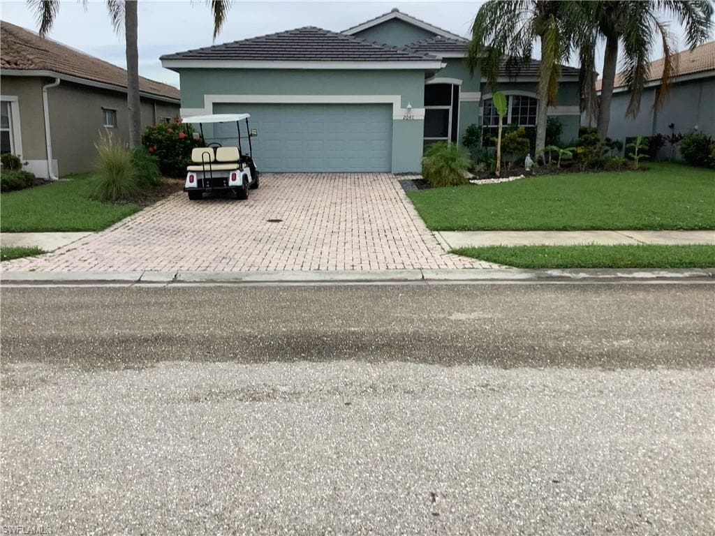 2048 Oxford Ridge CIR LEHIGH ACRES, FL 33973